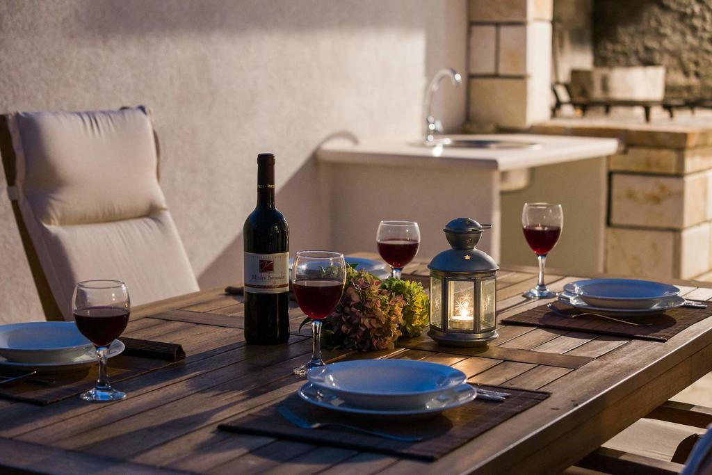 Holiday Home Zlatni San - Private Heated Pool Bol Bilik gambar