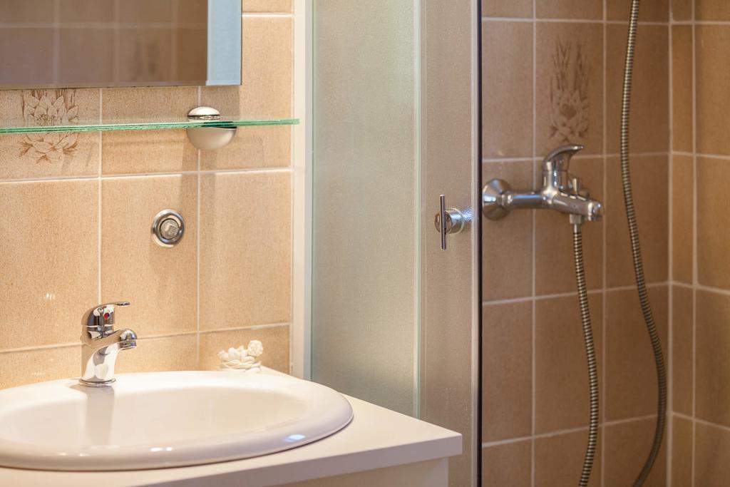 Holiday Home Zlatni San - Private Heated Pool Bol Bilik gambar