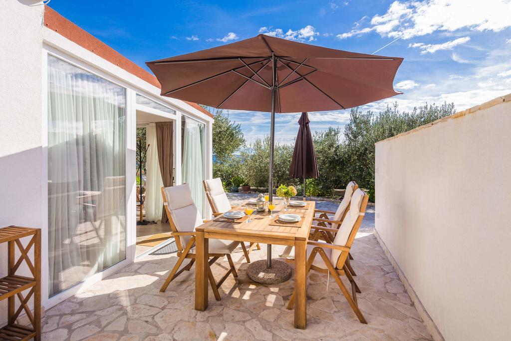Holiday Home Zlatni San - Private Heated Pool Bol Bilik gambar
