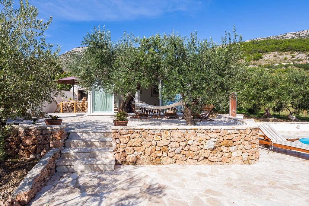 Holiday Home Zlatni San - Private Heated Pool Bol Bilik gambar